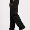 Men’s black gym cargo pants with multi pocket design