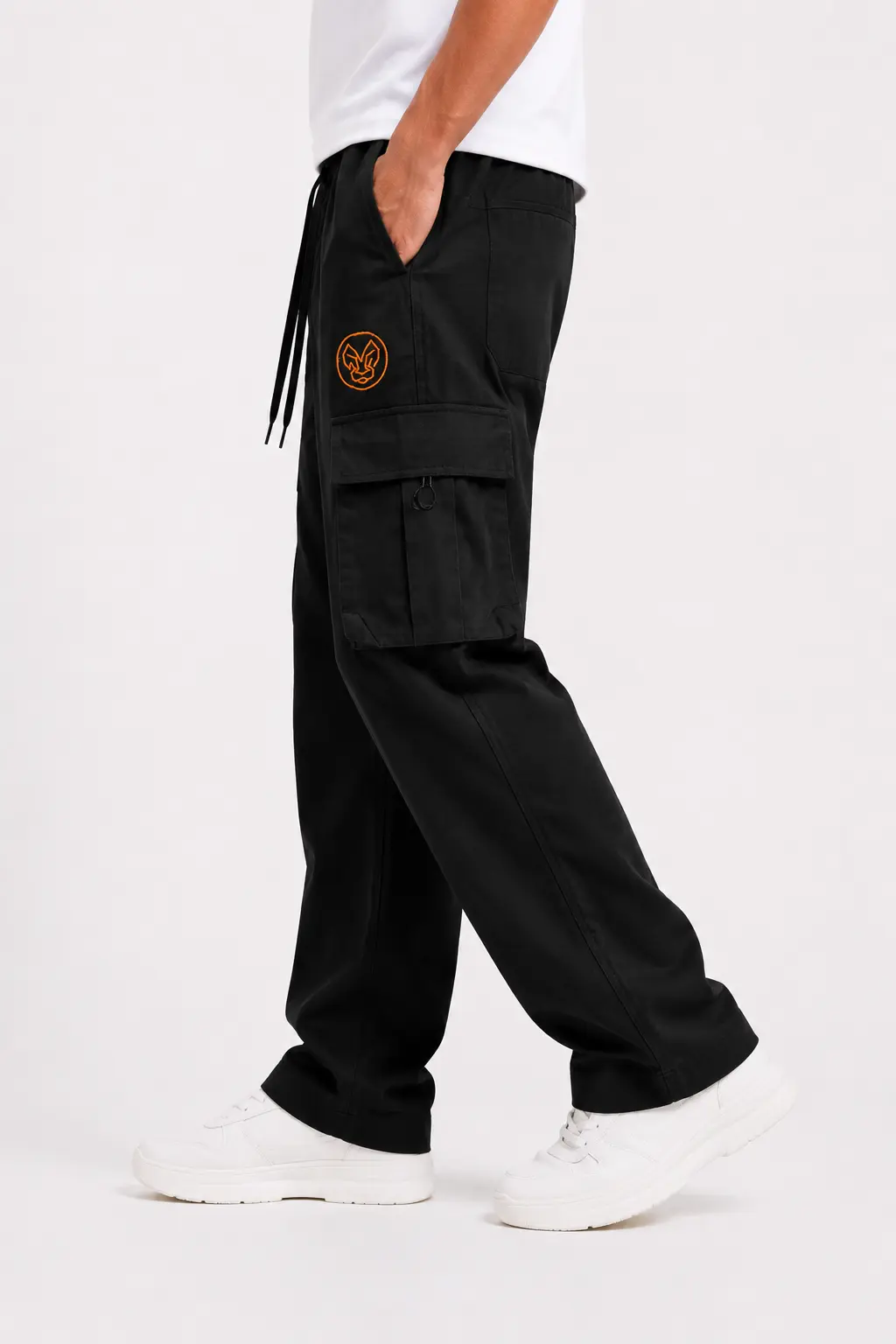 Men’s black gym cargo pants with multi pocket design